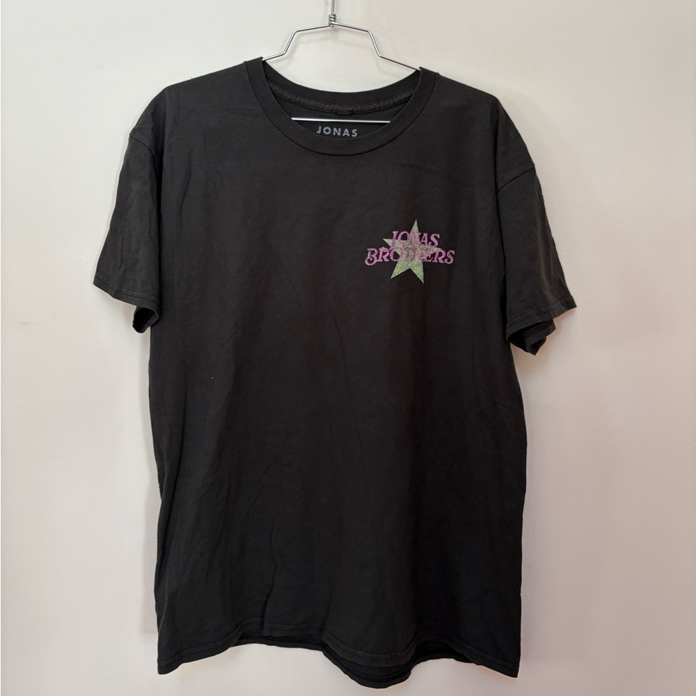 NWOT Urban Outfitters Jonas Brothers Graphic Tee Size Medium - Picture 5 of 11